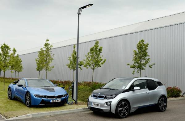 BMW i8 and BMW i3 next to Light and Charge lamppost. CREDIT: BMW